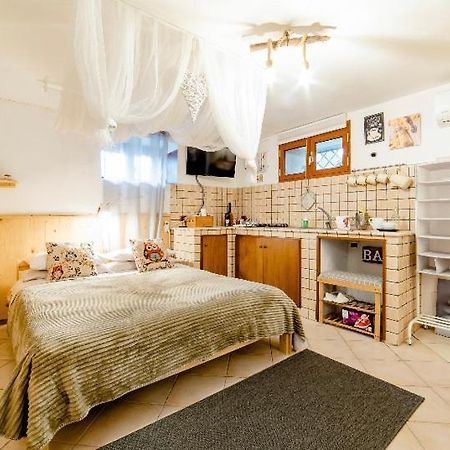 Tabor 1 Garden & Parking Apartman Nápoly Kültér fotó