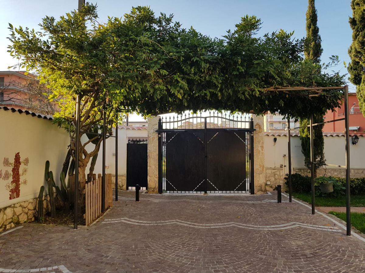 Tabor 1 Garden & Parking Apartman Nápoly Kültér fotó